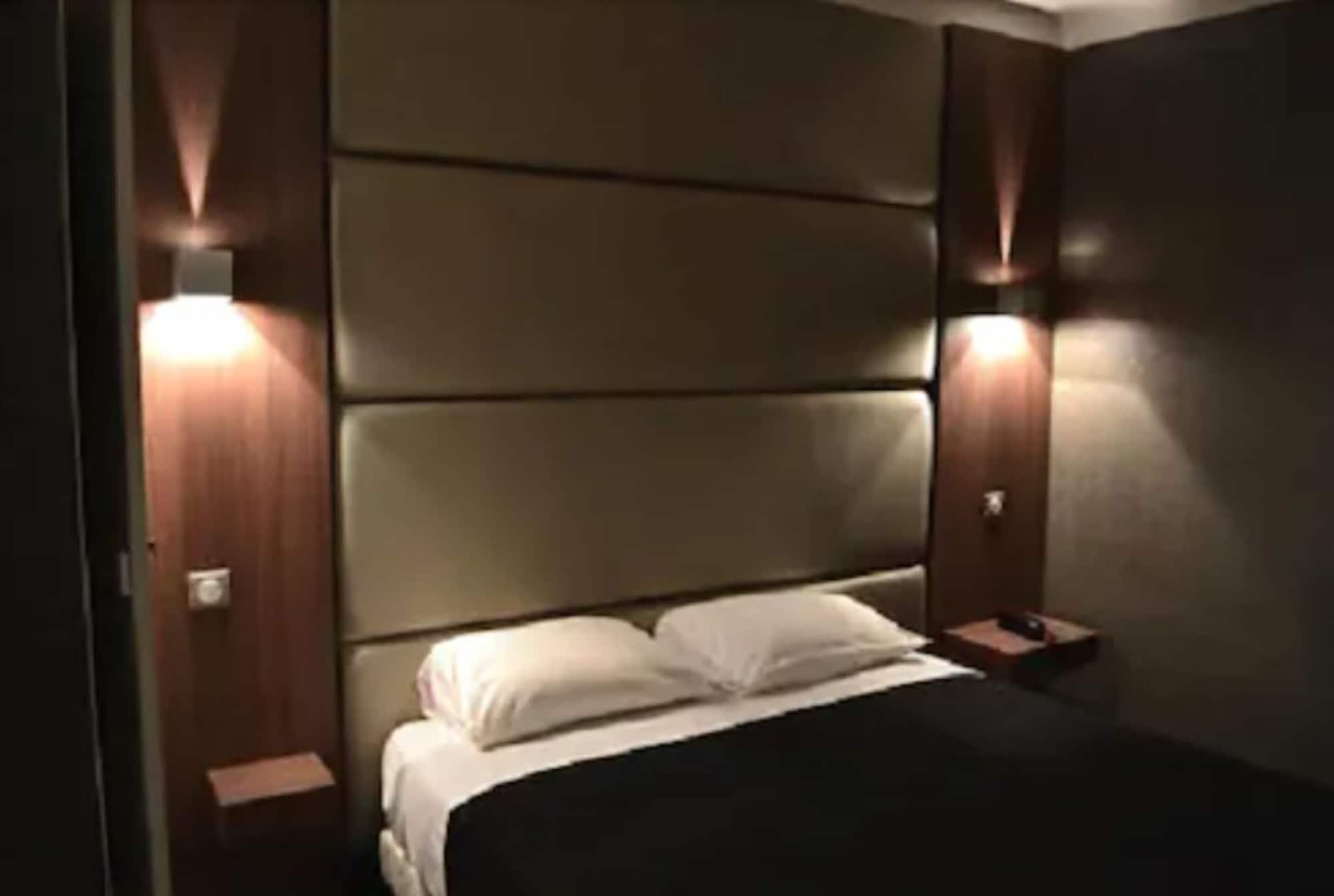Hotel Schtak Cannes Rum bild